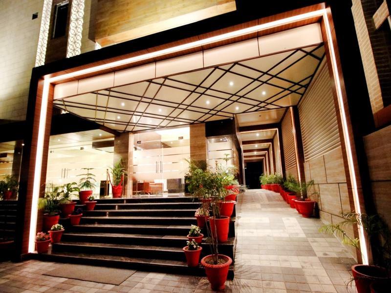 Pinnacle By Click Hotels, Lucknow Exterior foto